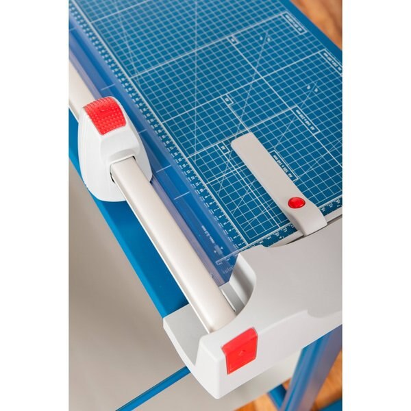 Large Format Premium Rolling Trimmer wit