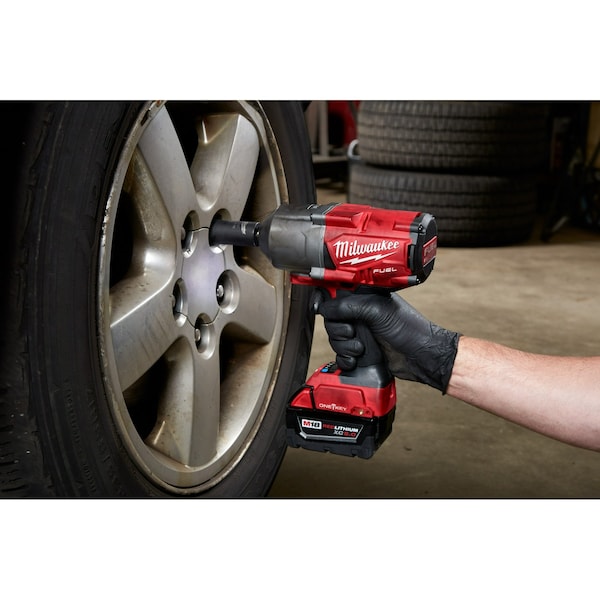 M18 FUEL w/ ONE-KEY High Torque Impact Wrench 1/2 in. Friction Ring