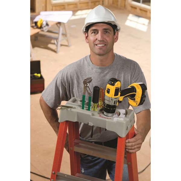 8 ft Fiberglass Stepladder