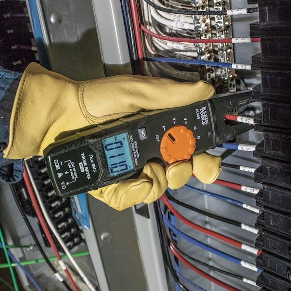 Clamp Meter, LCD, 200 A, 0.6 in (15 mm) Jaw Capacity, CAT II 1000V, CAT III 600V Safety Rating