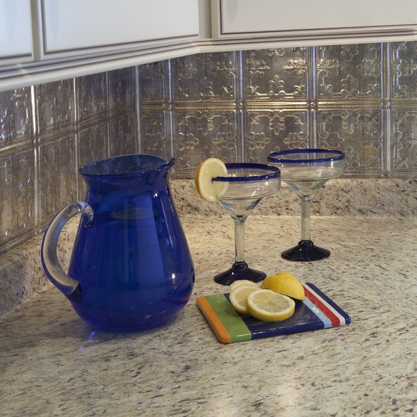 Fasade 18in x 24in Traditional 10 Crosshatch Silver Backsplash Panel 5pk