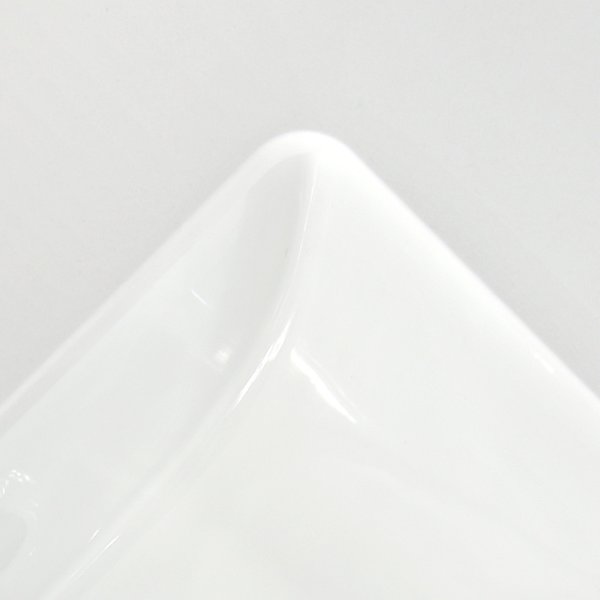 Vanity Top w/Ceramic Basin, 31 x 22 in