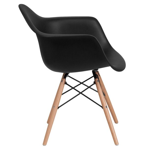 Black Chair, 24.5 W 25