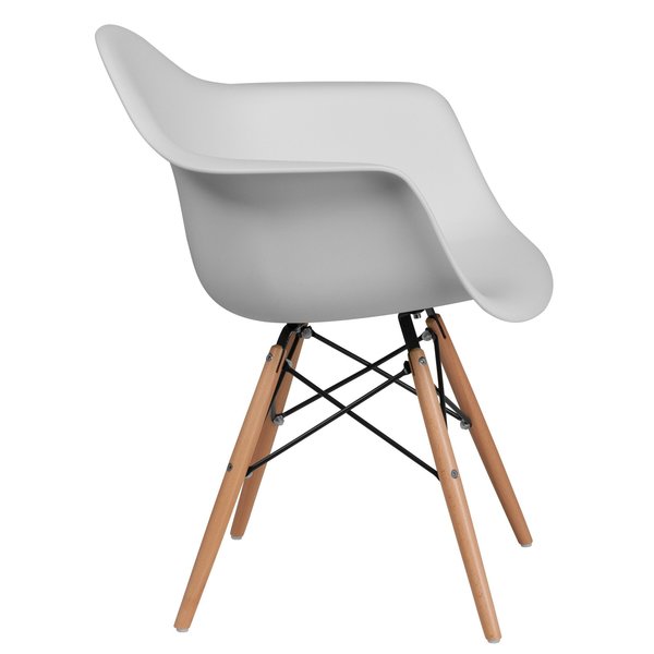 White Chair, 24.5 W 25