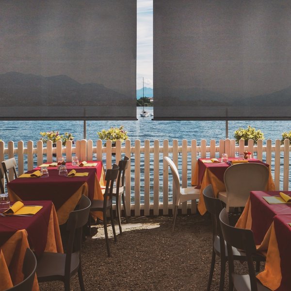 Regal Sun Shade, Pole and Hand Crank Sys