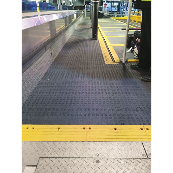 Interlocking Antifatigue Mat Tile Vinyl 18 in 18 in 7/8 in