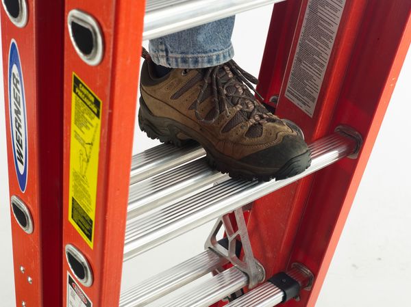 Fiberglass Extension Ladder, 300 lb Load Capacity