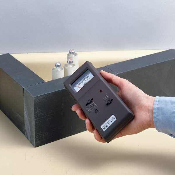 Analog Radiation Detector