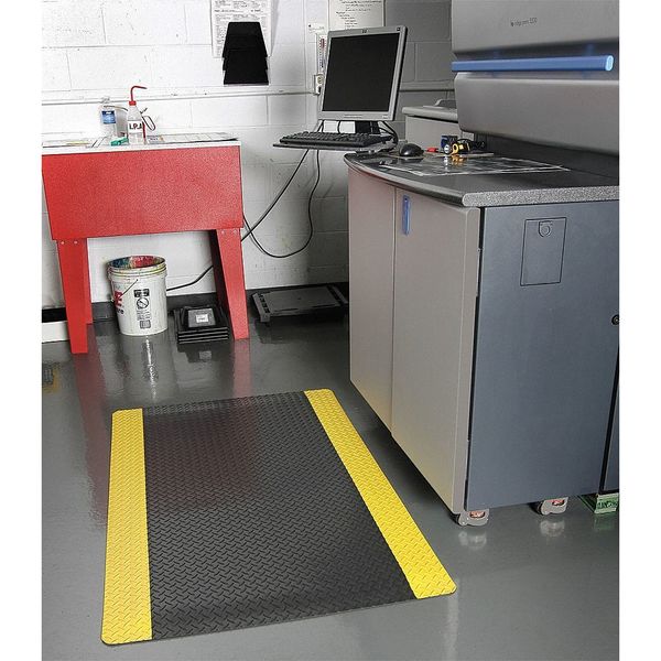 Antifatigue Runner, Black/Yellow, 75 ft. L x 3 ft. W, Diamond Plate Surface Pattern, 9/16