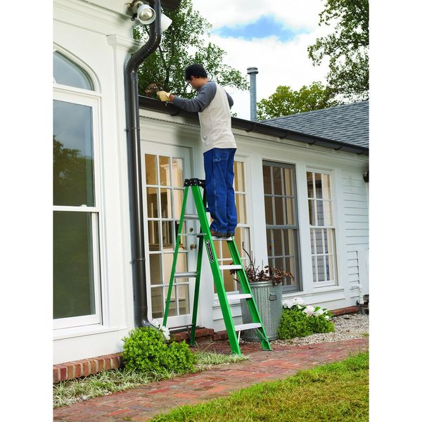 8 ft Fiberglass Stepladder