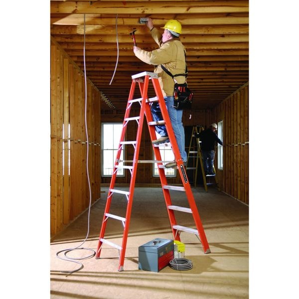 6 ft Fiberglass Stepladder