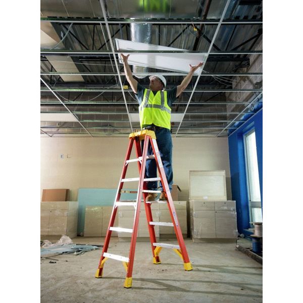 Fiberglass Stepladder, 4 ft Ladder Ht, 3 Steps, 300 lb, 29 in Base Spread, 19 3/8 in Bottom W