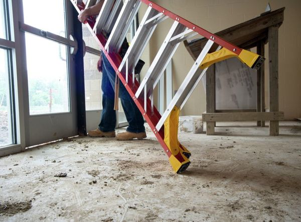 Fiberglass Stepladder, 4 ft Ladder Ht, 3 Steps, 300 lb, 29 in Base Spread, 19 3/8 in Bottom W