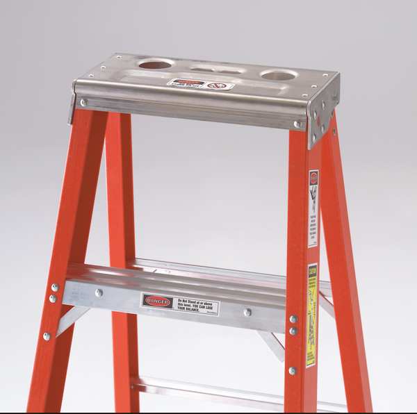 6 ft Fiberglass Stepladder