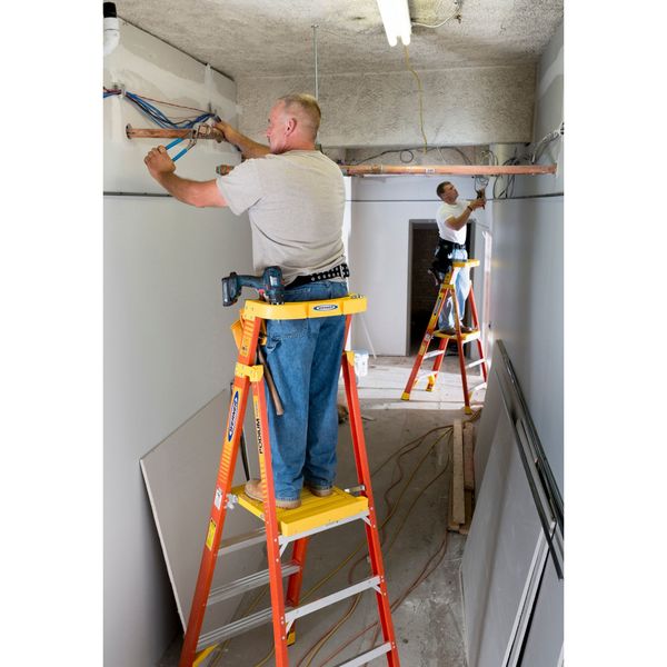 9 ft Fiberglass Podium Stepladder