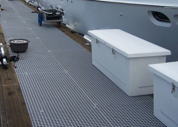 Molded Grating, 96 in Span, Grit-Top Surface, FGI-AM(R), Antimicrobial Premium Polyester Resin