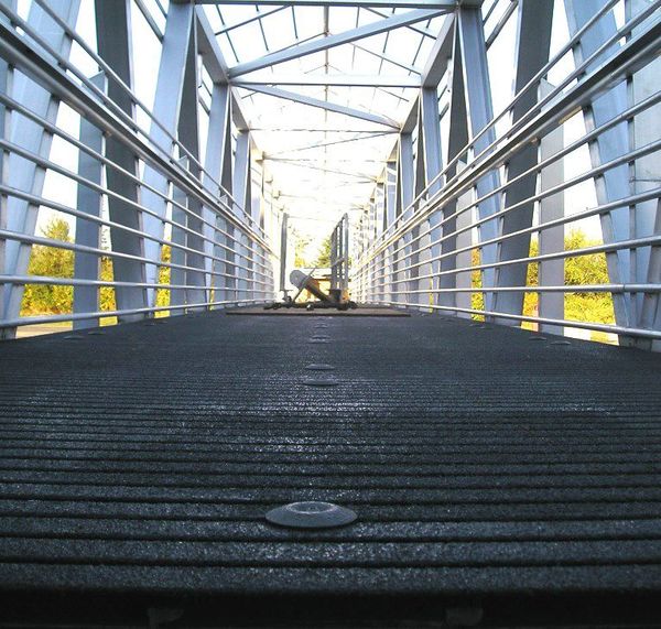 Pedestrian Pultruded Grating, 36 in Span, Grit-Top Surface, ISOFR Resin, Dark Gray