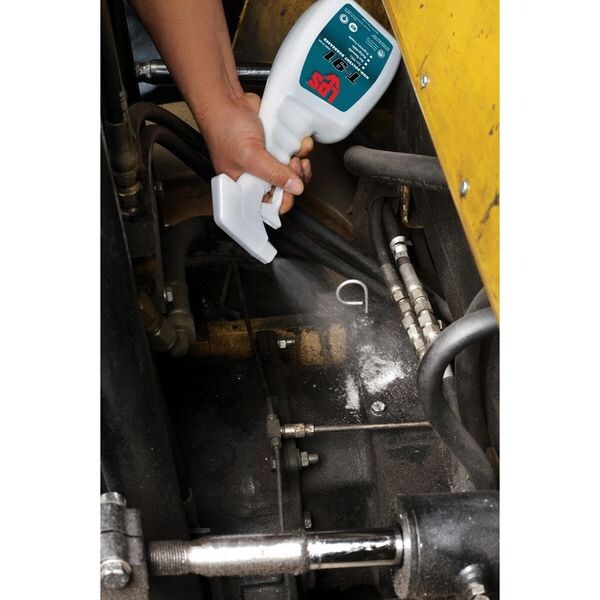 Liquid 28 oz. Degreaser, Trigger Spray Bottle