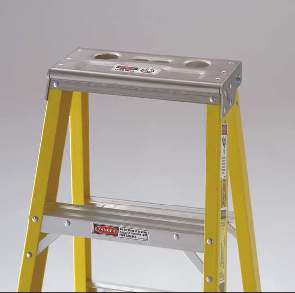 6 ft Fiberglass Stepladder
