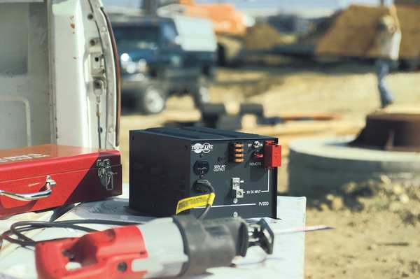 Inverter, Polycarbonate Case, Sine Wave Form, 1250W Nominal Output, 120V Output Voltage, 2 Outlets