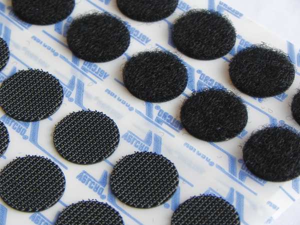 Reclosable Fastener, Disc, Rubber Adhesive, 3/4 in, Black, 100 PK