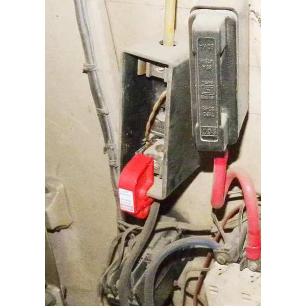 Fuse Holder Lockout, 1/2
