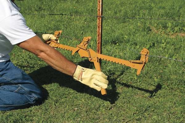 Fence Stretcher, 33
