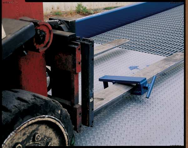 Yard Ramp, 16,000 lb, 30 ft, Width 84 In