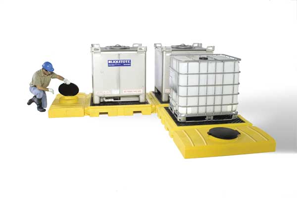 Covered Triple IBC Containment Unit, 355 gal Spill Capacity, Polyethylene