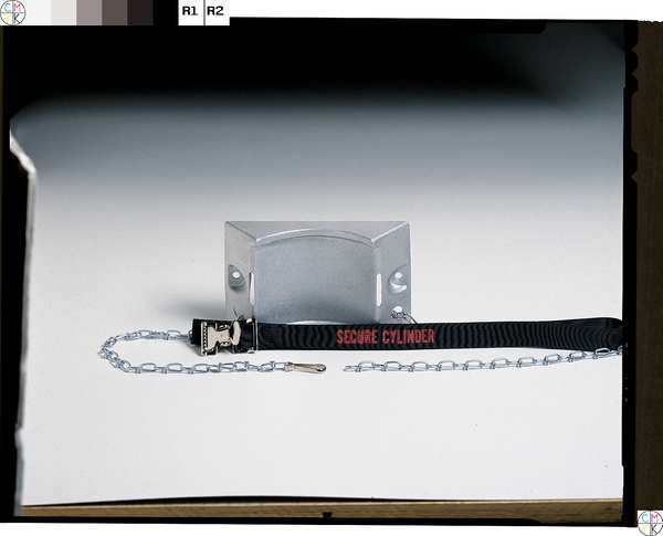 CYLINDER BRACKET W/MESSAGE TROEMNER
