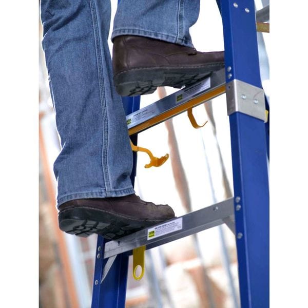 6 ft Fiberglass Stepladder