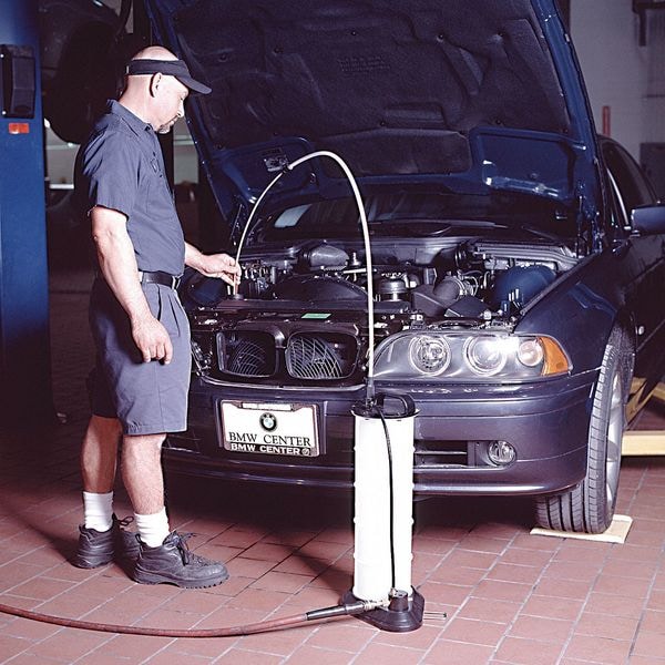 Fluid Evacuator/Brake Bleeder, Pneumatic, Capacity 2.3 Gal.