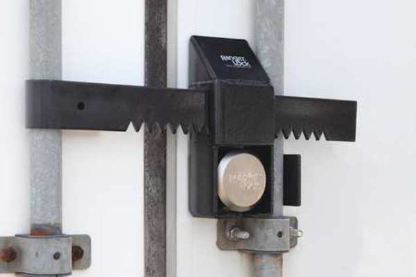 Padlock Guard, Hardened Steel, Blk, 15